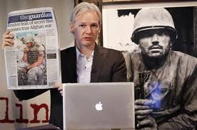 Julian Assange muž, ktorý si dovolil povedať pravdu